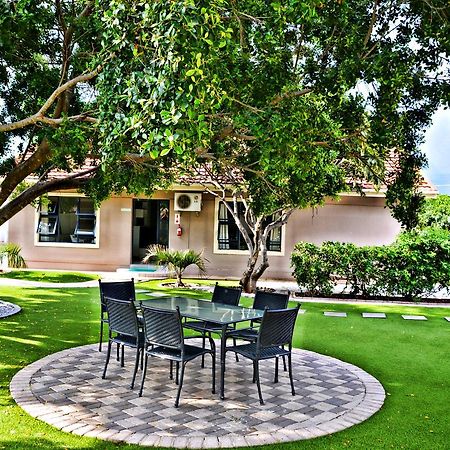 Cosy Palms Bed and Breakfast Γκαμπορόνε Εξωτερικό φωτογραφία