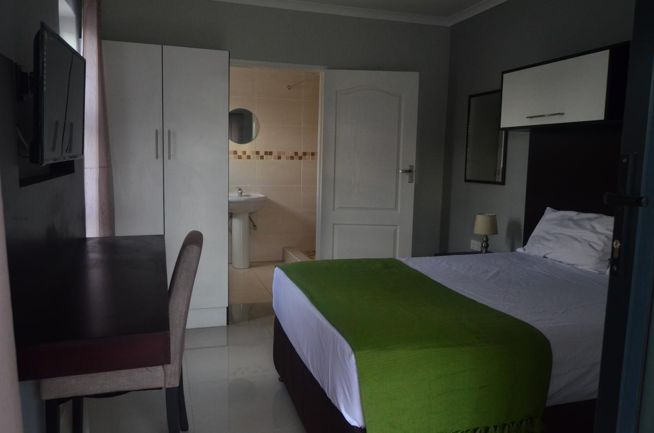 Cosy Palms Bed and Breakfast Γκαμπορόνε Εξωτερικό φωτογραφία