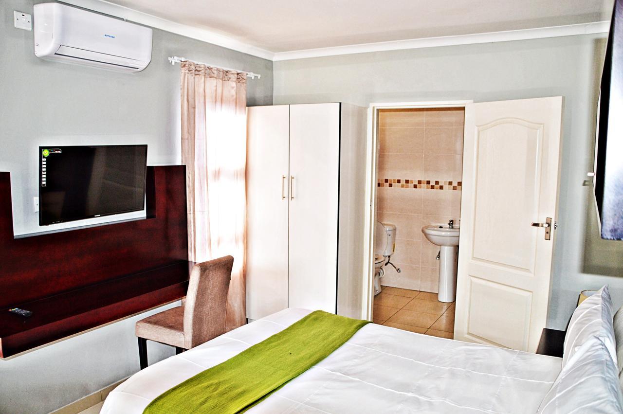 Cosy Palms Bed and Breakfast Γκαμπορόνε Εξωτερικό φωτογραφία