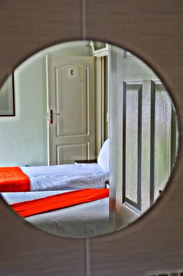 Cosy Palms Bed and Breakfast Γκαμπορόνε Εξωτερικό φωτογραφία