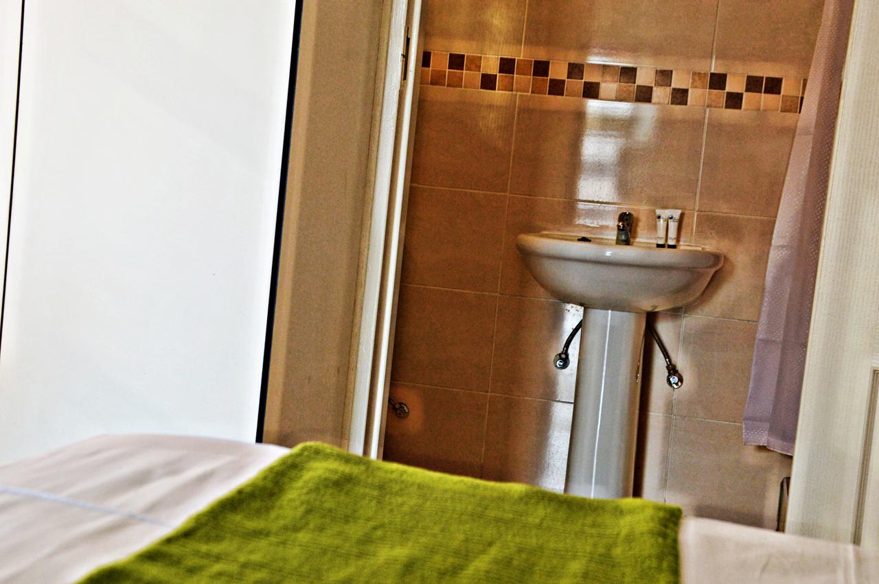 Cosy Palms Bed and Breakfast Γκαμπορόνε Εξωτερικό φωτογραφία