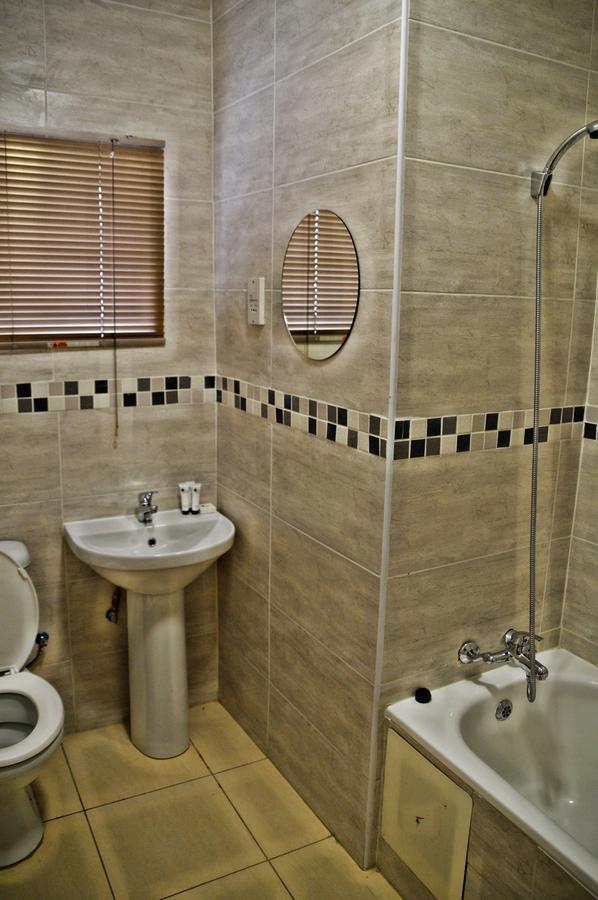 Cosy Palms Bed and Breakfast Γκαμπορόνε Εξωτερικό φωτογραφία